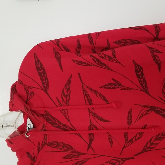 Undefeated men's red streetwear pullover hood with leaf print Size L - Picture 3 of 8